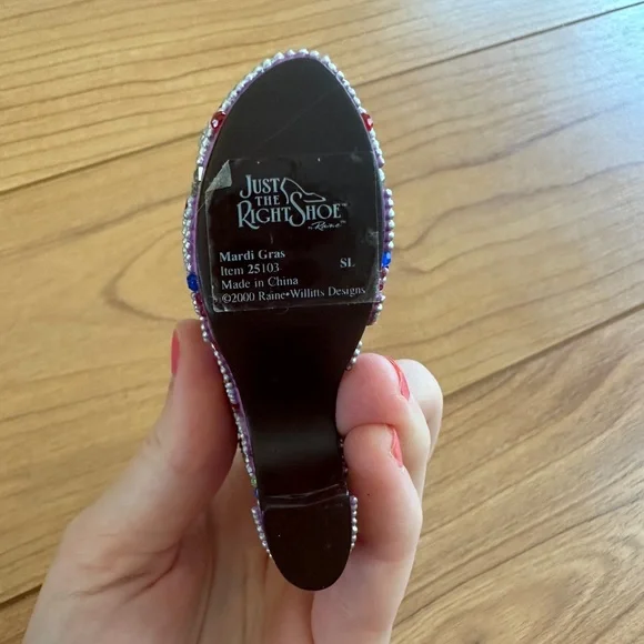 Vintage Just The Right Shoe Collection: Festive - Picture 10 of 10